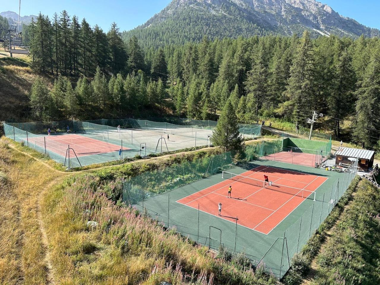 Les Chalmettes 4 Personnes Au Pied Des Pistes Wifi - Balcon - Parking * Montgenèvre