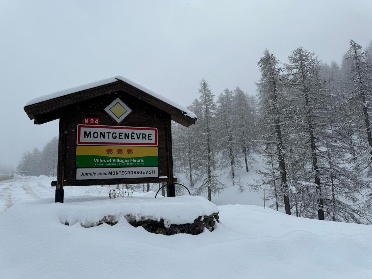 Les Chalmettes 4 Personnes Au Pied Des Pistes Wifi - Balcon - Parking * Montgenèvre